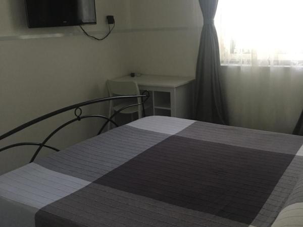Aeroporto Bellini Rooms : photo 2 de la chambre chambre double avec salle de bains privative