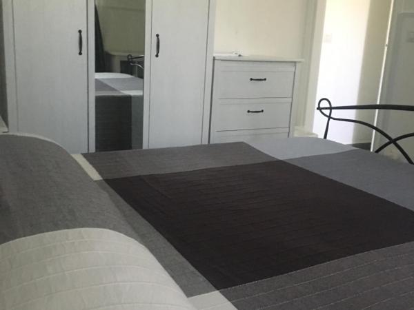 Aeroporto Bellini Rooms : photo 3 de la chambre chambre double avec salle de bains privative