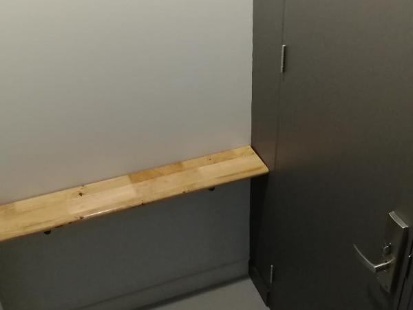 Ekanek Hostel : photo 5 de la chambre petite chambre avec lits superposés et salle de bains commune - sans fenêtre