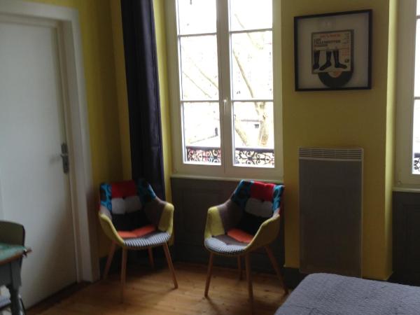 Chambre d'hôtes La Célestine : photo 5 de la chambre chambre familiale (2 adultes et 2 enfants)