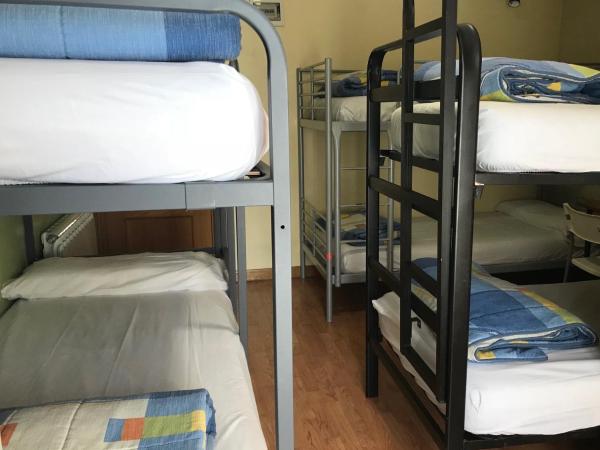 RC Miguel Angel : photo 3 de la chambre lit dans dortoir de 6 lits avec salle de bains privative