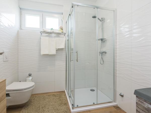 Apartments Marta 1 : photo 1 de la chambre appartement - vue sur jardin