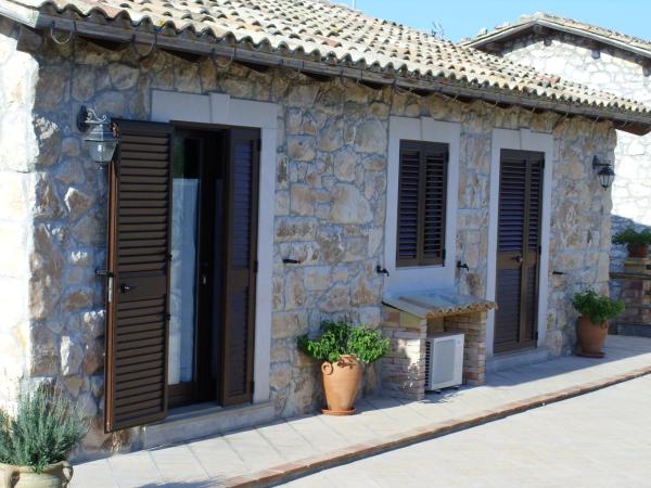 B&B Villa Giusy : photo 5 de la chambre chambre quadruple avec salle de bains privative