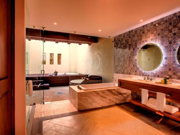 The Hacienda at Krystal Grand Puerto Vallarta- All Inclusive : photo 1 de la chambre suite junior avec terrasse