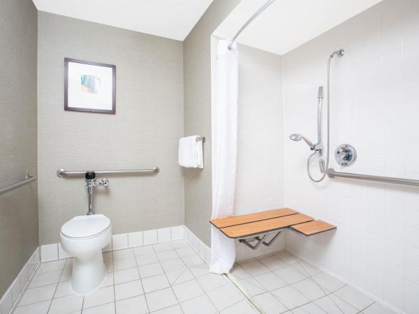 Baymont by Wyndham San Diego Downtown : photo 6 de la chambre chambre lit king-size pour personnes à mobilité réduite/malentendantes - non-fumeurs