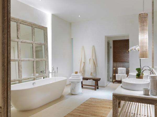 Raya Heritage - SHA Plus : photo 4 de la chambre suites rin avec terrasse