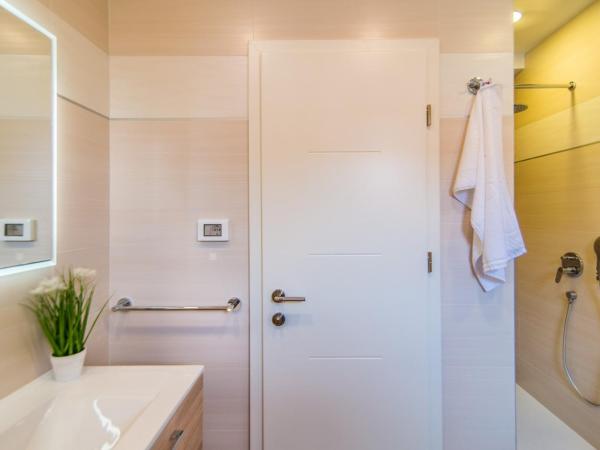 Milohanic Luxury Porec Apartments : photo 6 de la chambre appartement avec balcon