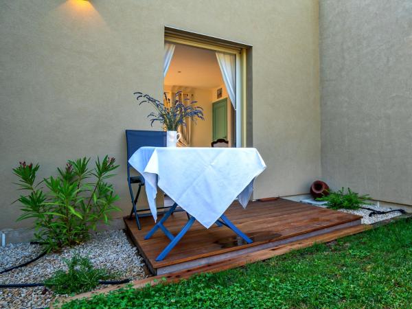 Les Trois Oliviers : photo 3 de la chambre chambre double deluxe avec douche