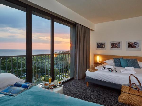 Grand Hotel Du Golfe : photo 6 de la chambre chambre prestige avec vue sur la mer