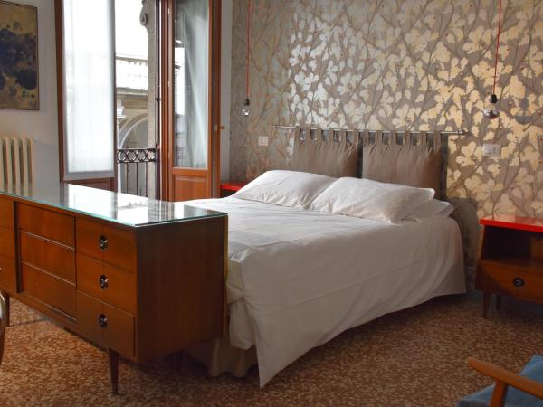 Ca' Monteggia Guest House : photo 8 de la chambre grande chambre double 