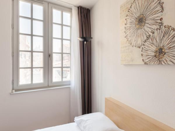 Residhotel Vieux Port : photo 4 de la chambre studio - vue partielle sur port