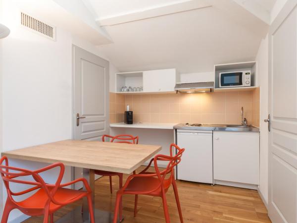 Residhotel Vieux Port : photo 2 de la chambre studio (2 adultes + 2 enfants)