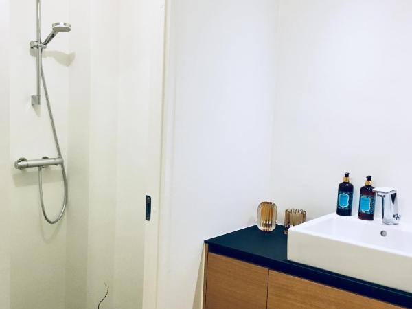 Danhostel Kolding : photo 3 de la chambre chambre lits jumeaux avec salle de bains commune