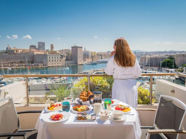 Sofitel Marseille Vieux-Port : photo 5 de la chambre chambre double de luxe avec terrasse, vue et accès spa et salle de sport