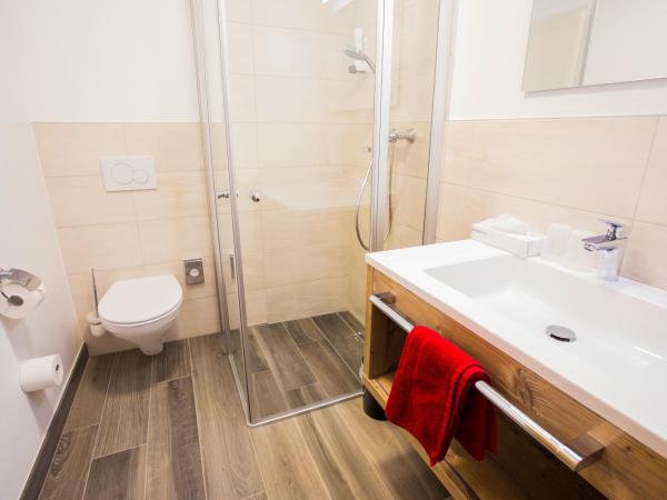 Piz Ot : photo 4 de la chambre chambre lit queen-size avec balcon