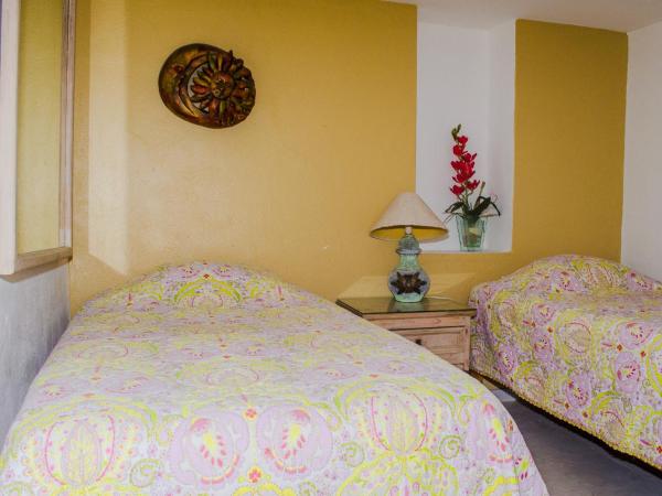 ENNA INN IXTAPA DEPARTAMENTOS ViSTA AL MAR : photo 4 de la chambre appartement avec balcon