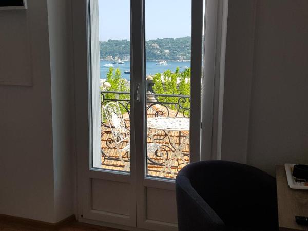 Le Vauban : photo 3 de la chambre chambre lit queen-size - vue sur mer