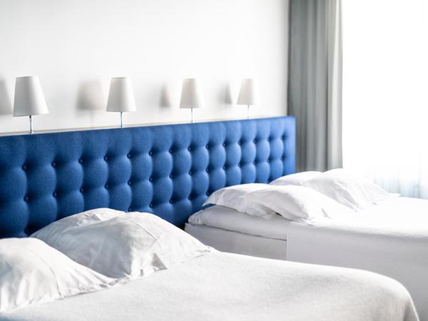 Hotel Flora : photo 3 de la chambre chambre familiale (2 lits de 140 cm)