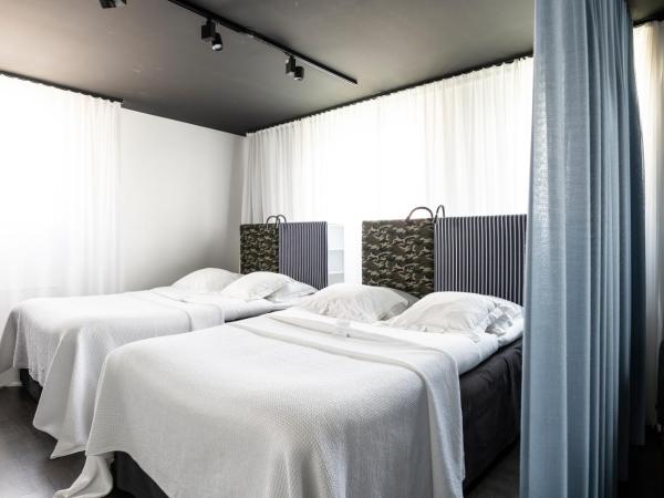 Hotel Flora : photo 7 de la chambre chambre familiale supérieure (2 lits de 140 cm)