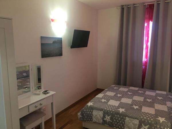 Blue Sea Rooms Apartment Cagliari : photo 6 de la chambre chambre double avec salle de bains privative