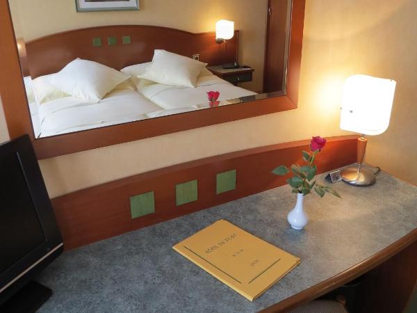 Hôtel du Port : photo 4 de la chambre chambre lits jumeaux - vue sur lac