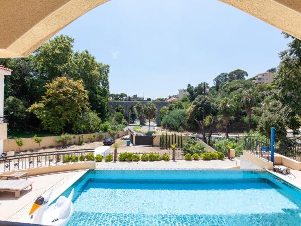 Résidence d'Azur Riou : photo 2 de la chambre appartement - vue sur piscine 