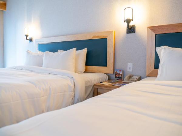 Tunnel Mountain Resort : photo 3 de la chambre suite supérieure avec lit queen-size et lit king-size