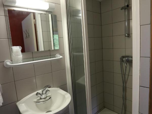 Gîte-Hôtel Le P'tit Cham : photo 3 de la chambre chambre triple