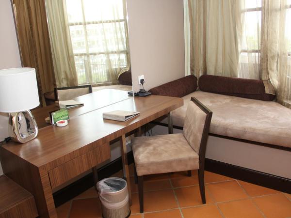 Thistle Port Dickson Resort : photo 8 de la chambre chambre lit king-size deluxe - côté mer