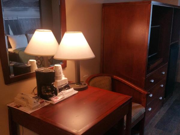 Super 8 by Wyndham Sacramento : photo 3 de la chambre chambre lit king-size - non-fumeurs