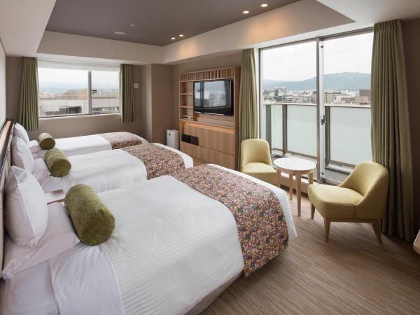 HOTEL MYSTAYS Kyoto Shijo : photo 1 de la chambre chambre triple deluxe avec vue - non-fumeurs
