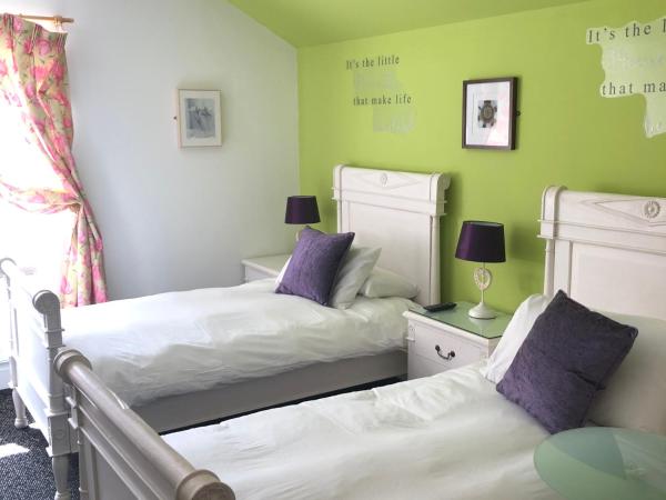 Laragh House B&B : photo 3 de la chambre chambre lits jumeaux