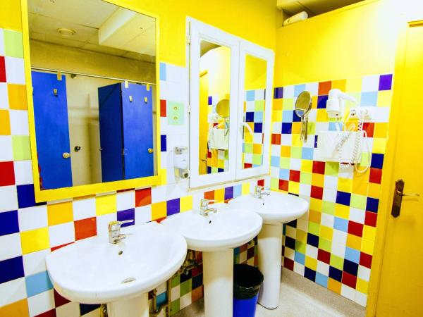 Red Nest Hostel : photo 6 de la chambre 1 lit - dortoir de 12 lits