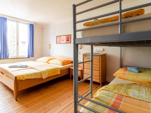 Happy Inn Lodge : photo 4 de la chambre chambre quadruple avec salle de bains commune