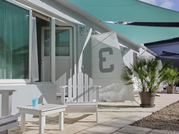 La Maison au-dessus des Voiles : photo 5 de la chambre chambre double avec baignoire - vue sur jardin