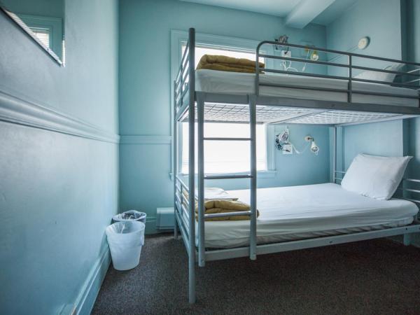 American Hotel Hostel : photo 5 de la chambre lit simple dans dortoir pour femmes de 6 lits - salle de bains commune