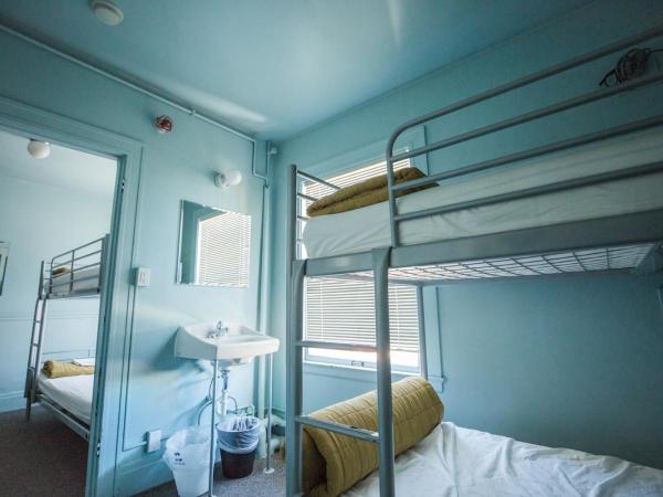 American Hotel Hostel : photo 2 de la chambre lit simple dans dortoir pour femmes de 6 lits - salle de bains commune