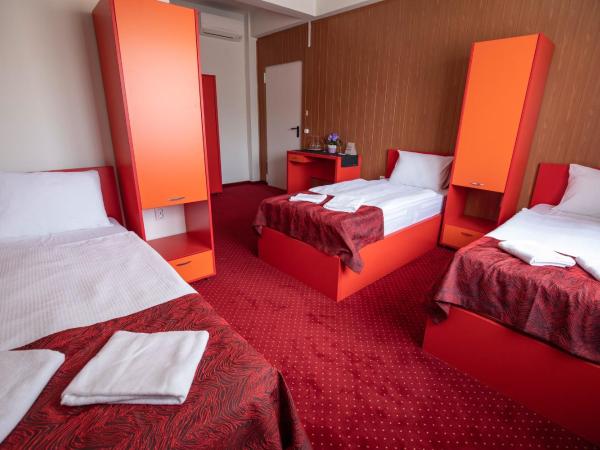 Népliget Hotel : photo 3 de la chambre chambre triple deluxe