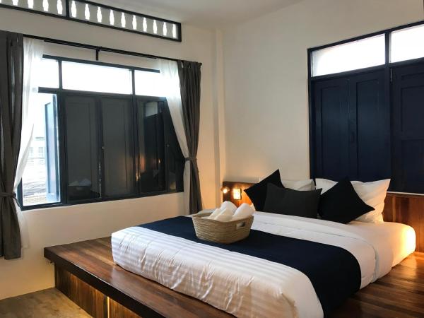 Spinomad hostel : photo 1 de la chambre chambre double deluxe avec balcon