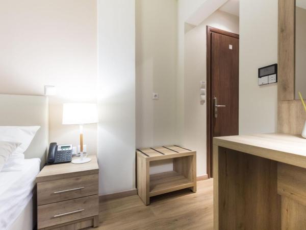 Hotel @Syngrou Fix : photo 6 de la chambre chambre simple affaires avec balcon