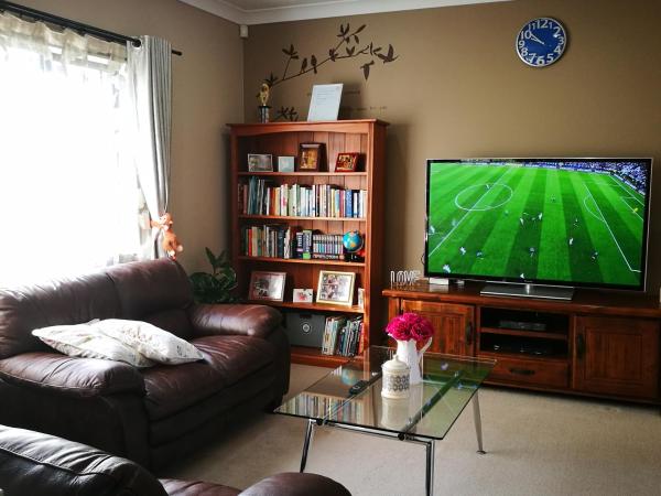 Monique's Nth Shore Prvt bthrom Air Con TV茉莉卡独立卫浴空调屋4人 : photo 5 de la chambre chambre double avec salle de bains privative