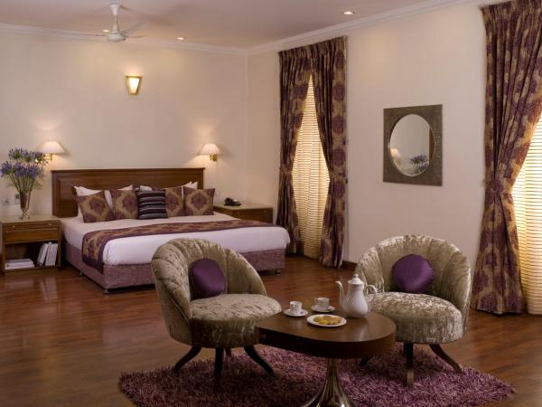 Ambassador, New Delhi - IHCL SeleQtions : photo 1 de la chambre chambre lit queen-size supérieure - 15 % de réduction sur nourriture et boissons sans alcool, happy hours (1 acheté, 1 offert) sur sélection de plats à l'insomnia