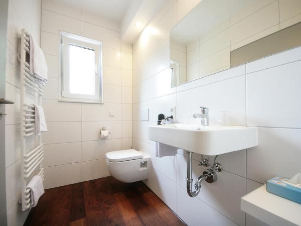 Hotel Birkensee : photo 2 de la chambre chambre double avec salle de bains privative