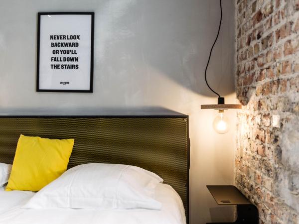Upstairs Hotel : photo 2 de la chambre petite chambre