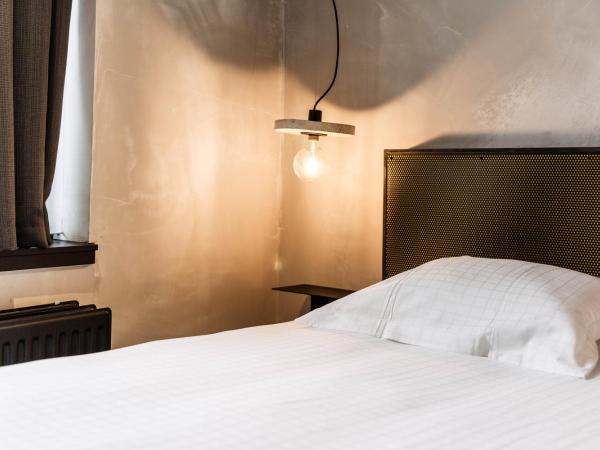 Upstairs Hotel : photo 3 de la chambre très grande chambre