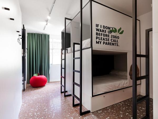 2060 The Newton Hostel : photo 4 de la chambre lit dans un dortoir mixte de 12 lits avec salle de bains commune