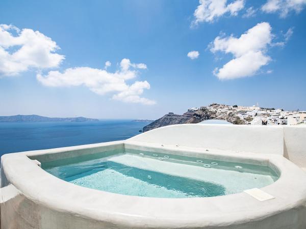 Pantelia Suites : photo 5 de la chambre suite pantelia avec jacuzzi - vue sur caldeira