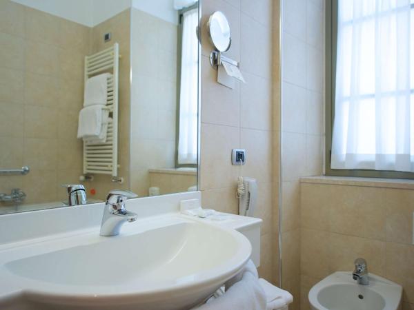 Best Western Crystal Palace Hotel : photo 6 de la chambre chambre triple standard avec lit queen-size et lit simple