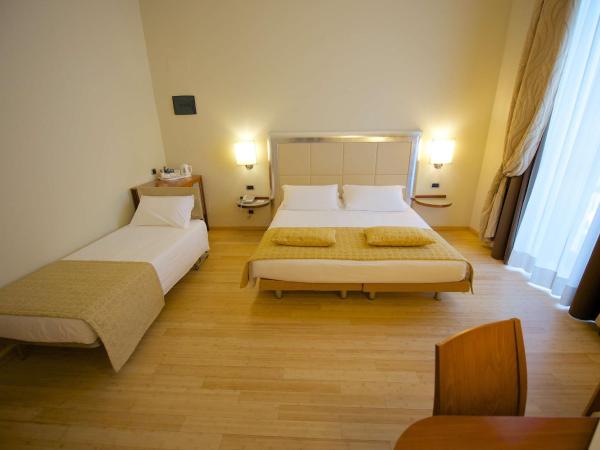 Best Western Crystal Palace Hotel : photo 7 de la chambre chambre triple standard avec lit queen-size et lit simple