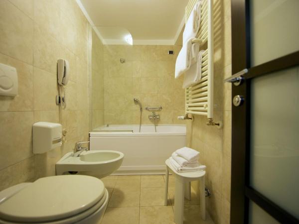 Best Western Crystal Palace Hotel : photo 7 de la chambre chambre familiale avec lit king-size et lit queen-size